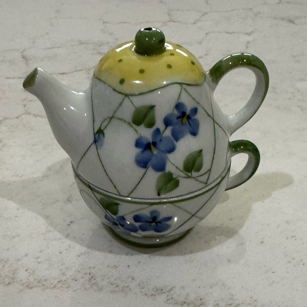 Floral Salt/Pepper Shakers with Green and Yellow Accents